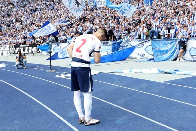 DEU, DFL, 2 FBL, Hertha BSC vs 1 FC Kaiserslautern, 11 05 2024, Berliner Olympiastadion, Berlin, DEU, DFL, 2 FBL, Hertha BSC vs 1 FC Kaiserslautern, im Bild Peter Pekarik Hertha BSC Berlin 2 , Hertha BSC Fans DFL regulations prohibit any use of Photographs as image sequences and or quasi video Foto Juergen Engler nordphoto GmbH nordphotoxGmbHx xEngler nph00076