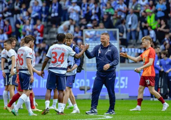 11 05 2024, xlakx, Soccer 2 Bundesliga, Hertha BSC Berlin 1 FC Kaiserslautern emspor, v l Jonjoe Kenny Hertha BSC 16 ,Deyovaisio Zeefuik Hertha BSC 34 ,Pal Dardai Hertha BSC coach hand clap DFL DFB REGULATIONS PROHIBIT ANY USE OF PHOTOGRAPHS AS IMAGE SEQUENCES AND OR QUASI VIDEO Daniel Lakomski Jan Huebner Berlin