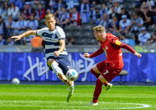 11 05 2024, xlakx, Fußball 2 Bundesliga, Hertha BSC Berlin 1 FC Kaiserslautern emspor, v l Florian Niederlechner Hertha BSC 7 ,Marlon Ritter 1 FC Kaiserslautern 7 ,Zweikampf, Duell, Kampf, tackle DFL DFB REGULATIONS PROHIBIT ANY USE OF PHOTOGRAPHS as IMAGE SEQUENCES and or QUASI VIDEO Daniel Lakomski Jan Huebner Berlin
