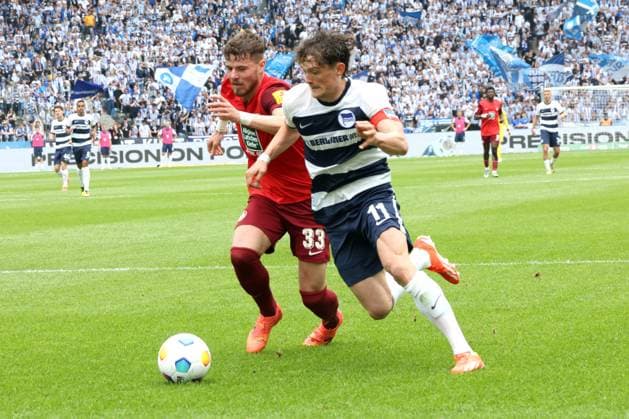 DEU, DFL, 2 FBL, Hertha BSC vs 1 FC Kaiserslautern, 11 05 2024, Berliner Olympiastadion, Berlin, DEU, DFL, 2 FBL, Hertha BSC vs 1 FC Kaiserslautern, in the picture Fabian Reese Hertha BSC Berlin 11 , Jan Elvedi 1 FC Kaiserslautern 33 DFL regulations prohibit any use of Photographs as image sequences and or quasi video Foto Juergen Engler nordphoto GmbH nordphotoxGmbHx xEngler nph00076