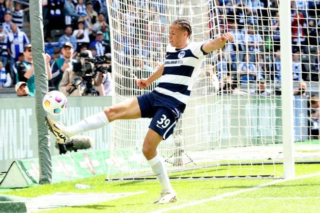 DEU, DFL, 2 FBL, Hertha BSC vs 1 FC Kaiserslautern, 11 05 2024, Berliner Olympiastadion, Berlin, DEU, DFL, 2 FBL, Hertha BSC vs 1 FC Kaiserslautern, im Bild Derry Scherhant Hertha BSC Berlin 39 DFL regulations prohibit any use of Photographs as image sequences and or quasi video Foto Juergen Engler nordphoto GmbH nordphotoxGmbHx xEngler nph00076