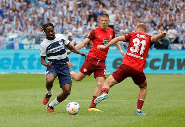 Deyovaisio Zeefuik, Hertha BSC, Boris Tomiak, 1 FC Kaiserslautern, Ben Zolinski, 1 FC Kaiserslautern, Germany, Berlin, Olympiastadion, Football, Men, Season 2023 2024, 2 Bundesliga, 33 Matchday , Hertha BSC 1 FC Kaiserslautern