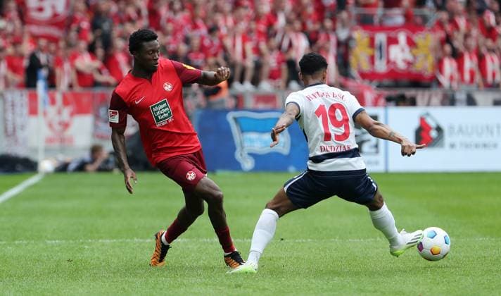 Aaron Opoku, Jeremy Dudziak duel match scene Action Sport Football Soccer DFL 2 Bundesliga Men 33 Matchday Season 2023 2024 11 05 2024 Hertha BSC Berlin vs 1 FC Kaiserslautern FCK DFL regulations prohibit any use of photographs as image sequences and or quasi video