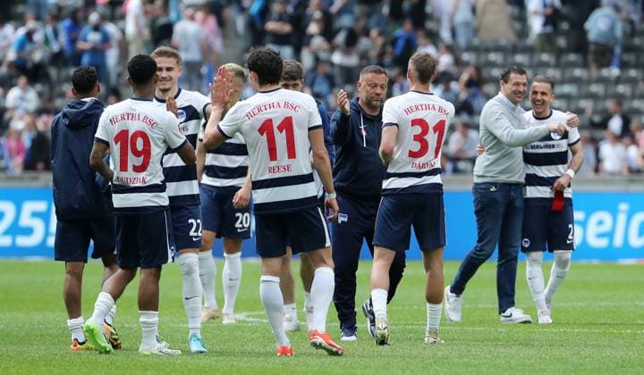 Jeremy Dudziak, Marten Winkler, Fabian Reese, coach Pal Dardai, Marton Dardai, sports director Benjamin Weber, Peter Pekarik, Hertha team cheers after the end of the match Joy Emotion Cheering Sport Football Soccer DFL 2 Bundesliga Men 33 Matchday Season 2023 2024 11 05 2024 Hertha BSC Berlin vs 1 FC Kaiserslautern FCK DFL regulations prohibit any use of photographs as image sequences and or quasi video
