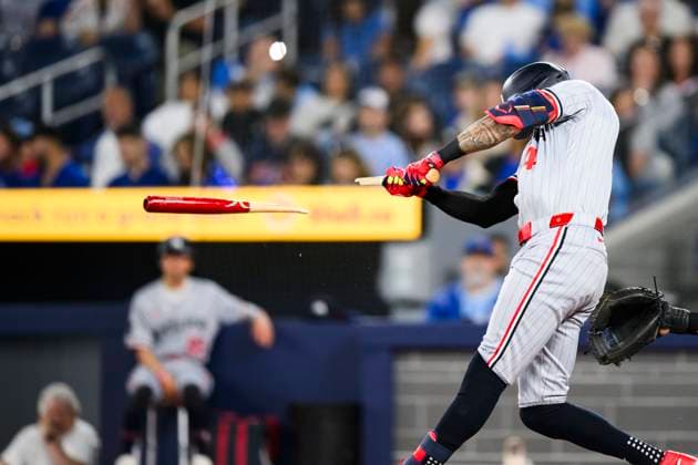 Sport Themen der Woche KW19 Sport Bilder des Tages May 11, 2024, Toronto, On, CANADA: Minnesota Twins shortstop Carlos Correa (4) breaks his bat on single during first inning MLB, Baseball Herren, USA baseball action against the Toronto Blue Jays, in Toronto, Saturday, May 11, 2024. Canada News - May 11, 2024  - ZUMAc35_ 20240511_zaf_c35_074 Copyright: xChristopherxKatsarovx