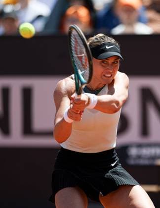 (240512) -- ROME, May 12, 2024 -- Paula Badosa of Spain hits a return during women s singles 3rd round match against Diana Shnaider of Russia at the WTA, Tennis Damen Italian Open in Rome, Italy, May 11, 2024. ) (SP)ITALY-ROME-TENNIS-WTA-ITALIAN OPEN LixJing 