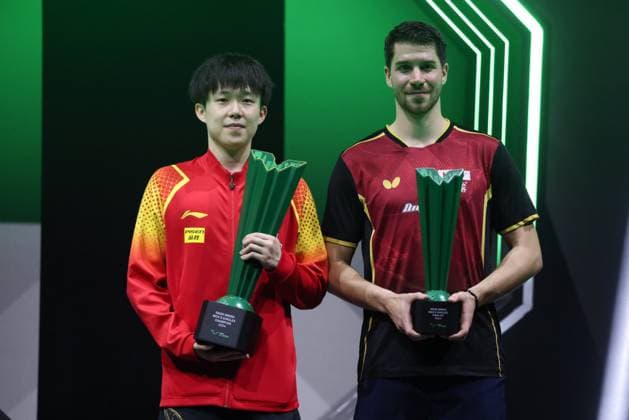 Sport Themen der Woche KW19 (240512) -- JEDDAH, May 12, 2024 -- Wang Chuqin (L) of China and Patrick Franziska of Germany pose during the awarding ceremony after the men s singles final at WTT Saudi Smash 2024 in Jeddah, Saudi Arabia, May 11, 2024. ) (SP)SAUDI ARABIA-JEDDAH Table tennis, Tischtennis WTT 2024 SAUDI SMASH-MEN SINGLES-FINAL WangxHaizhou 