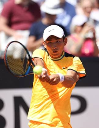 (240512) -- ROME, May 12, 2024 -- Shang Juncheng of China hits a return during the men s singles 2nd round match against Stefano Napolitano of Italy at Italian Open in Rome, Italy, May 11, 2024. ) (SP)ITALY-ROME-TENNIS ATP, Tennis Herren ITALIAN OPEN LixJing 