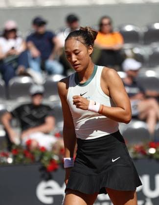 (240512) -- ROME, May 12, 2024 -- Zheng Qinwen of China reacts during women s singles round of 32 match against Linda Noskova of the Czech Republic at the WTA, Tennis Damen Italian Open in Rome, Italy, May 11, 2024. ) (SP)ITALY-ROME-TENNIS-WTA-ITALIAN OPEN LixJing 