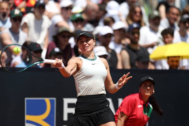 (240512) -- ROME, May 12, 2024 -- Paula Badosa of Spain hits a return during women s singles 3rd round match against Diana Shnaider of Russia at the WTA, Tennis Damen Italian Open in Rome, Italy, May 11, 2024. ) (SP)ITALY-ROME-TENNIS-WTA-ITALIAN OPEN LixJing 