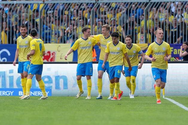12 05 2024, xtgx, Soccer 2 Bundesliga, Eintracht Braunschweig SV Wehen Wiesbaden emspor, v l jubilation after the 1 0 by Thorir Johann Helgason Braunschweig, 20 DFL DFB REGULATIONS PROHIBIT ANY USE OF PHOTOGRAPHS as IMAGE SEQUENCES and or QUASI VIDEO Braunschweig