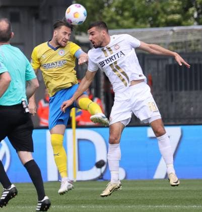 Eintracht Braunschweig vs SV Wehen Wiesbaden Braunschweig, 12 05 2024, Football, Season 23 24, 2 Bundesliga, Matchday 33, Eintracht Braunschweig vs SV Wehen Wiesbaden, Picture shows Ermin Bicakcic BTSV, 6 Braunschweig
