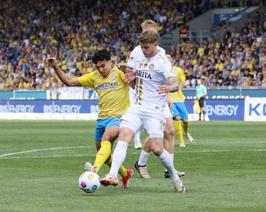 Eintracht Braunschweig vs SV Wehen Wiesbaden Braunschweig, 12 05 2024, Football, Season 23 24, 2 Bundesliga, 33 Matchday, Eintracht Braunschweig vs SV Wehen Wiesbaden, Picture shows Johan Gomez BTSV, 44 Braunschweig