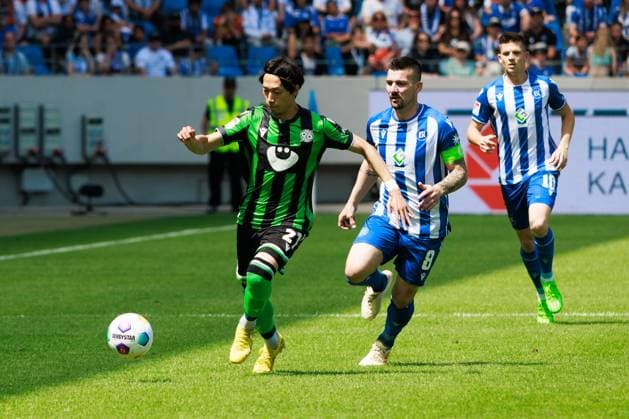 Sei Muroya Hannover 96, 21 in duel against Jerome Gondorf Karlsruher SC, 08 , re Marvin Wanitzek Karlsruher SC, 10 GER, Karlsruher SC KSC vs Hannover 96 H96 , Football, Men, Men, 2 Bundesliga, 33 Matchday, Season 2023 2024, 12 05 2024 DFL DFB REGULATIONS PROHIBIT ANY USE OF PHOTOGRAPHS AS IMAGE SEQUENCES AND OR QUASI VIDEO GER, Karlsruher SC KSC vs Hannover 96 H96 , Football, Men, Men, 2 Bundesliga, 33 Matchday, Season 2023 2024, 12 05 2024 Karlsruhe Copyright: xEibnerxPressefoto OliverxSchmidtx EP_OST