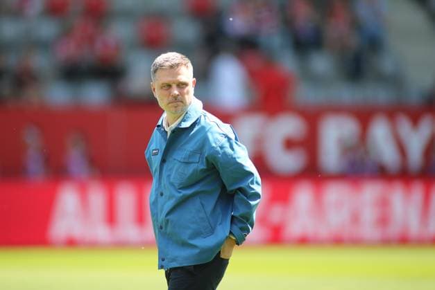 Munich, Germany 12 May 2024 Soccer, WOMEN, GOOGLE PIXEL WOMEN BUNDESLIGA, Season 2023 2024, FC Bayern Munich 1 FC Nuremberg, Campus Alexander Straus, Coach FC Bayern Munich , view to the left