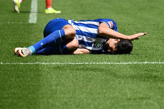 12 05 2024, xjhx, Soccer 2 Bundesliga, Karlsruher SC Hannover 96 emspor, v l Igor Matanovic Karlsruher SC KSC injured injury with pain on the ground DFL DFB REGULATIONS PROHIBIT ANY USE OF PHOTOGRAPHS as IMAGE SEQUENCES and or QUASI VIDEO Karlsruhe