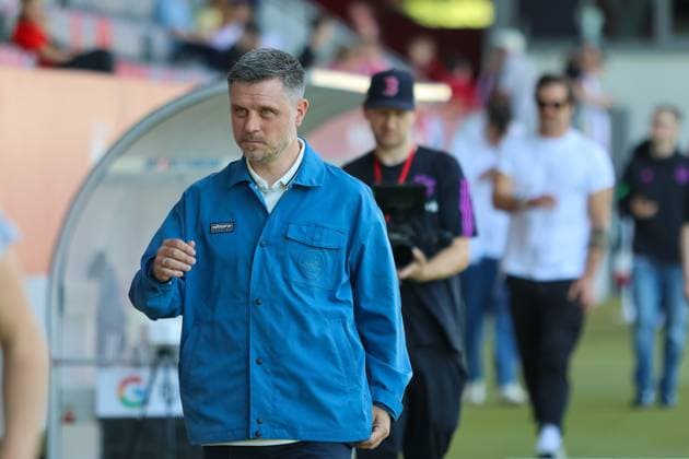 Alexander Straus FC Bayern Muenchen, Coach , FC Bayern Muenchen vs 1 FC Nuernberg, Football, Google Pixel Frauen Bundesliga, 21 Spieltag, Saison 2023 24, 12 05 2024, DFB REGULATIONS PROHIBIT ANY USE OF PHOTOGRAPHS AS IMAGE SEQUENCES, FC Bayern Muenchen vs 1 FC Nuernberg, Football, Google Pixel Frauen Bundesliga, 21 Spieltag, Saison 2023 24, 12 05 2024 Muenchen Copyright: xEibner-Pressefoto JennixMaulx EP_JML