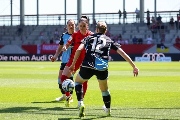 Sarah Zadrazil FC Bayern Muenchen, 25 in duel with Amelie Thoele 1 FC Nuernberg, 12 , FC Bayern Muenchen vs 1 FC Nuernberg, Soccer, Google Pixel Womens Bundesliga, Matchday 21, Season 2023 24, 12 05 2024, DFB REGULATES PROHIBIT ANY USE OF PHOTOGRAPHS AS IMAGE SEQUENCES, FC Bayern Muenchen vs 1 FC Nuernberg, Football, Google Pixel Womens Bundesliga, Matchday 21, Season 2023 24, 12 05 2024 Muenchen Copyright: xEibner-Pressefoto JennixMaulx EP_JML