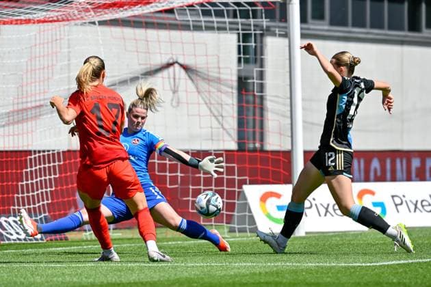 v li Klara Bühl FC Bayern München, FCB, 17 lays the ball to 2 0, Lea Paulick Goalkeeper, Nuremberg, 1 Amelie Thöle Nuremberg, 12 , 12 05 2024, Munich Germany , Soccer, Google Pixel Womens Bundesliga, FC Bayern München 1 FC Nürnberg, DFB DFL REGULATIONS PROHIBIT ANY USE OF PHOTOGRAPHS AS IMAGE SEQUENCES AND OR QUASI VIDEO xslx
