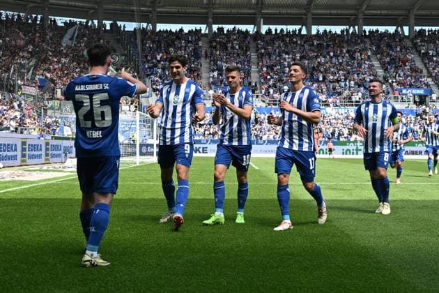 12 05 2024, xjhx, Soccer 2 Bundesliga, Karlsruher SC Hannover 96 emspor, v l celebrating the goal celebrate 1 1 by Paul Nebel Karlsruher SC KSC Igor Matanovic Karlsruher SC KSC Marvin Wanitzek Karlsruher SC KSC Nicolai Rapp Karlsruher SC KSC Jerome Gondorf Karlsruher SC KSC DFL DFB REGULATIONS PROHIBIT ANY USE OF PHOTOGRAPHS as IMAGE SEQUENCES and or QUASI VIDEO Karlsruhe