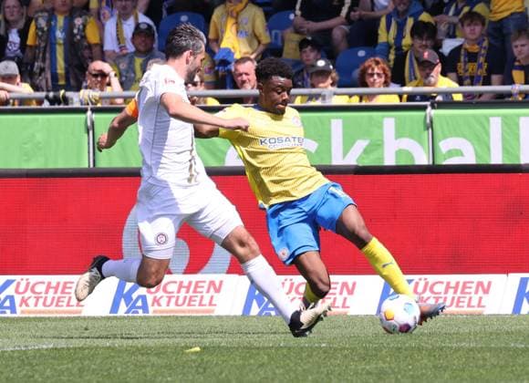 Eintracht Braunschweig vs SV Wehen Wiesbaden Braunschweig, 12 05 2024, Soccer, Season 23 24, 2 Bundesliga, 33 Matchday, Eintracht Braunschweig vs SV Wehen Wiesbaden, Picture shows Anderson Lenda Lucoqui BTSV, 15 Braunschweig