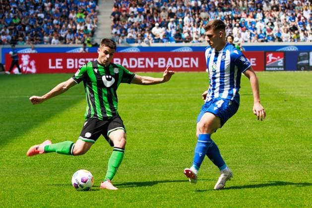 Nicolo Tresoldi Hannover 96, 09 in duel against Marcel Beifus Karlsruher SC, 04 GER, Karlsruher SC KSC vs Hannover 96 H96 , Soccer, Men, Men, 2 Bundesliga, Matchday 33, Season 2023 2024, 12 05 2024 DFL DFB REGULATIONS PROHIBIT ANY USE OF PHOTOGRAPHS AS IMAGE SEQUENCES AND OR QUASI VIDEO GER, Karlsruher SC KSC vs Hannover 96 H96 , Football, Men, Men, 2 Bundesliga, 33 Matchday, Season 2023 2024, 12 05 2024 Karlsruhe Copyright: xEibnerxPressefoto OliverxSchmidtx EP_OST