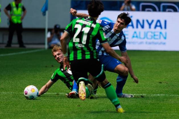 Yannik Luehrs Hannover 96, 34 with a foul against Igor Matanovic Karlsruher SC, 09 , in the foreground Sei Muroya Hannover 96, 21 GER, Karlsruher SC KSC vs Hannover 96 H96 , Soccer, Men, Men, 2 Bundesliga, Matchday 33, Season 2023 2024, 12 05 2024 DFL DFB REGULATIONS PROHIBIT ANY USE OF PHOTOGRAPHS AS IMAGE SEQUENCES AND OR QUASI VIDEO GER, Karlsruher SC KSC vs Hannover 96 H96 , Football, Men, Men, 2 Bundesliga, 33 Matchday, Season 2023 2024, 12 05 2024 Karlsruhe Copyright: xEibnerxPressefoto OliverxSchmidtx EP_OST
