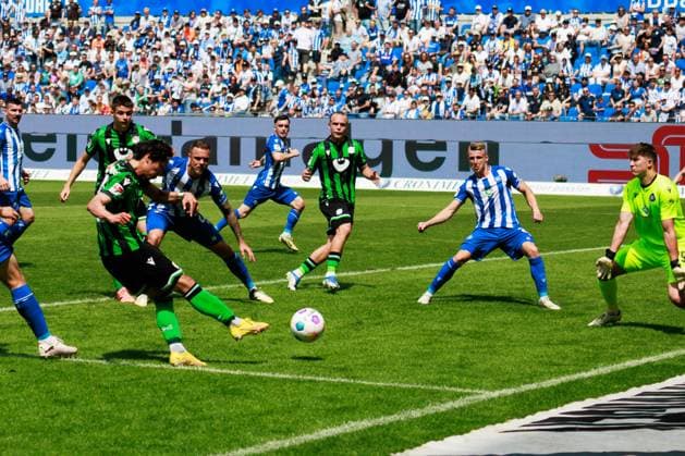Goal chance Sei Muroya Hannover 96, 21 GER, Karlsruher SC KSC vs Hannover 96 H96 , Football, Men, Men, 2 Bundesliga, Matchday 33, Season 2023 2024, 12 05 2024 DFL DFB REGULATIONS PROHIBIT ANY USE OF PHOTOGRAPHS AS IMAGE SEQUENCES AND OR QUASI VIDEO GER, Karlsruher SC KSC vs Hannover 96 H96 , Football, Men, Men, 2 Bundesliga, 33 Matchday, Season 2023 2024, 12 05 2024 Karlsruhe Copyright: xEibnerxPressefoto OliverxSchmidtx EP_OST