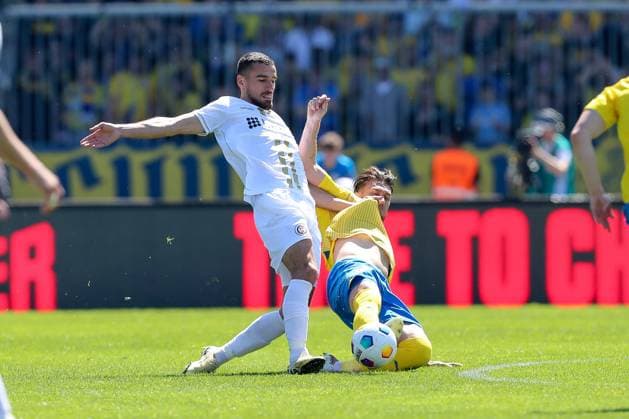 12 05 2024, xtgx, Football 2 Bundesliga, Eintracht Braunschweig SV Wehen Wiesbaden emspor, v l Ivan Prtajin Wiesbaden, 18 , Thorir Johann Helgason Braunschweig, 20 duel, duel, fight, tackle DFL DFB REGULATIONS PROHIBIT ANY USE OF PHOTOGRAPHS as IMAGE SEQUENCES and or QUASI VIDEO Braunschweig