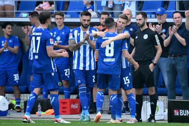 12 05 2024, xjhx, Soccer 2 Bundesliga, Karlsruher SC Hannover 96 emspor, v l farewell farewell substitution of Jerome Gondorf Karlsruher SC KSC DFL DFB REGULATIONS PROHIBIT ANY USE OF PHOTOGRAPHS as IMAGE SEQUENCES and or QUASI VIDEO Karlsruhe