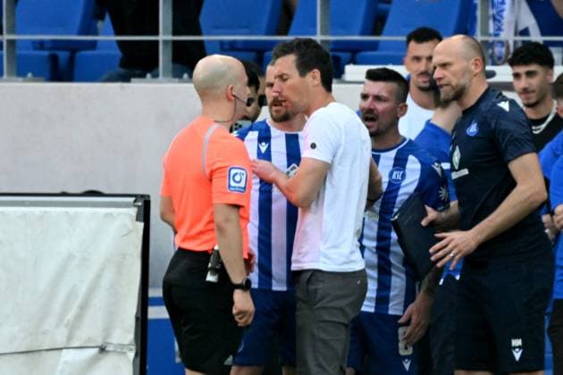 12 05 2024, xjhx, Soccer 2 Bundesliga, Karlsruher SC Hannover 96 emspor, v l Referee Referee Nicolas Winter Hagenbach Coach Christian Eichner Karlsruher SC KSC DFL DFB REGULATIONS PROHIBIT ANY USE OF PHOTOGRAPHS as IMAGE SEQUENCES and or QUASI VIDEO Karlsruhe