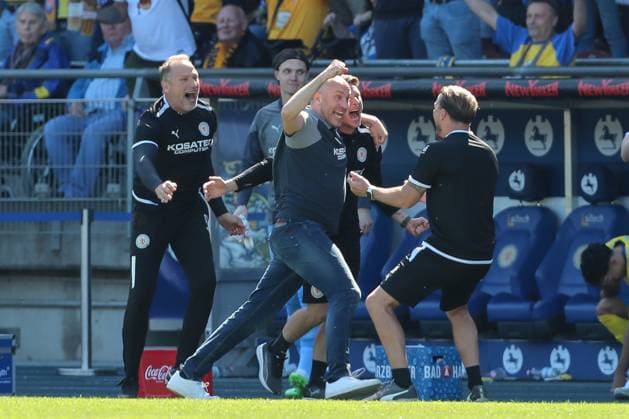 12 05 2024, xtgx, Soccer 2 Bundesliga, Eintracht Braunschweig SV Wehen Wiesbaden emspor, v l Daniel Scherning Braunschweig, coach jubilation over the victory, jubilation after the match DFL DFB REGULATIONS PROHIBIT ANY USE OF PHOTOGRAPHS as IMAGE SEQUENCES and or QUASI VIDEO Braunschweig