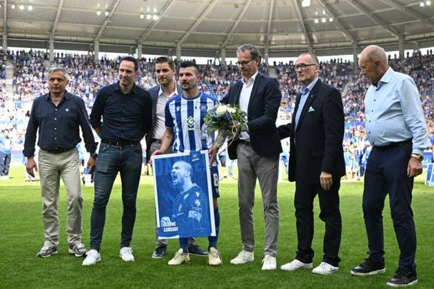 12 05 2024, xjhx, Soccer 2 Bundesliga, Karlsruher SC Hannover 96 emspor, v l DFL DFB REGULATIONS PROHIBIT ANY USE OF PHOTOGRAPHS as IMAGE SEQUENCES and or QUASI VIDEO Karlsruhe