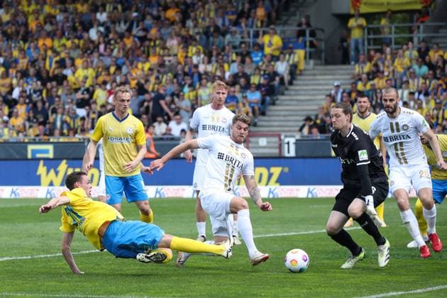 Goalscorer Thorir Johann Helgason Eintracht Braunschweig,20 scores to 1 0 2 Soccer Bundesliga Season 2023 2024 Eintracht Braunschweig vs SV Wehen Wiesbaden at Eintracht Stadion in Braunschweig Action,Soccer,Man,Men,Germany,12 05 2024