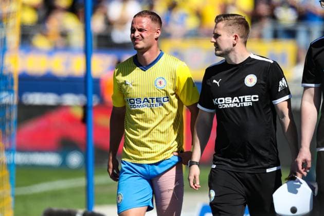 Marvin Rittmüller Eintracht Braunschweig,18 has to be substituted due to injury 2 Soccer Bundesliga Season 2023 2024 Eintracht Braunschweig vs SV Wehen Wiesbaden at Eintracht Stadium in Braunschweig Action,Soccer,Man,Men,Germany,12 05 2024