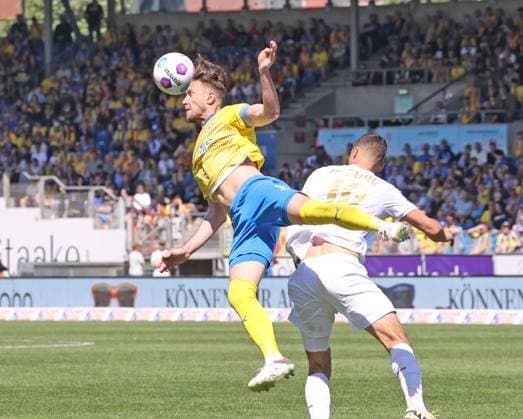 Eintracht Braunschweig vs SV Wehen Wiesbaden Braunschweig, 12 05 2024, Football, Season 23 24, 2 Bundesliga, Matchday 33, Eintracht Braunschweig vs SV Wehen Wiesbaden, Picture shows Ermin Bicakcic BTSV, 6 Braunschweig