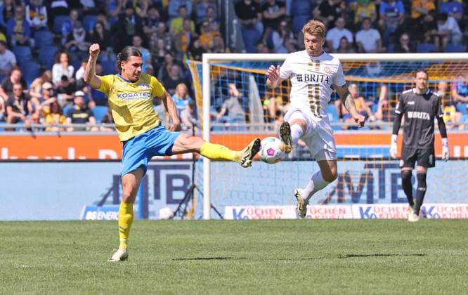 Eintracht Braunschweig vs SV Wehen Wiesbaden Braunschweig, 12 05 2024, Football, Season 23 24, 2 Bundesliga, Matchday 33, Eintracht Braunschweig vs SV Wehen Wiesbaden, Picture shows Rayan Philippe BTSV, 9 Braunschweig