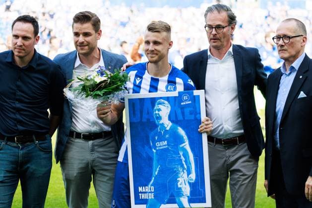 Farewell Marco Thiede Karlsruher SC, 21 , positive emotions GER, Karlsruher SC KSC vs Hannover 96 H96 , Football, Men, Men, 2 Bundesliga, 33 Matchday, Season 2023 2024, 12 05 2024 DFL DFB REGULATIONS PROHIBIT ANY USE OF PHOTOGRAPHS AS IMAGE SEQUENCES AND OR QUASI VIDEO GER, Karlsruher SC KSC vs Hannover 96 H96 , Football, Men, Men, 2 Bundesliga, 33 Matchday, Season 2023 2024, 12 05 2024 Karlsruhe Copyright: xEibnerxPressefoto OliverxSchmidtx EP_OST