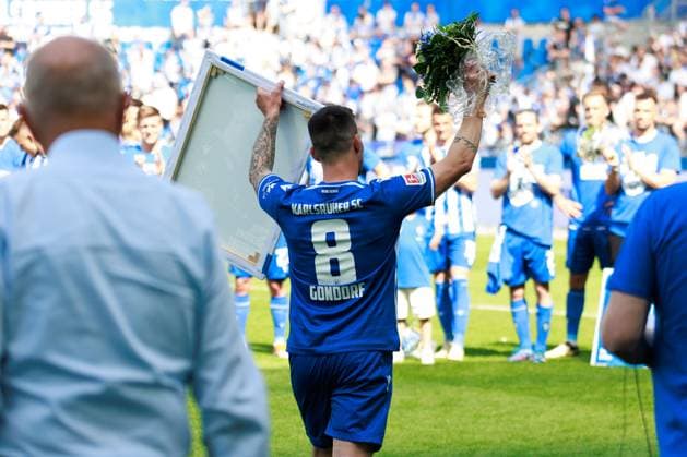 Farewell Jerome Gondorf Karlsruher SC, 08 , positive emotions GER, Karlsruher SC KSC vs Hannover 96 H96 , Football, Men, Men, 2 Bundesliga, 33 Matchday, Season 2023 2024, 12 05 2024 DFL DFB REGULATIONS PROHIBIT ANY USE OF PHOTOGRAPHS AS IMAGE SEQUENCES AND OR QUASI VIDEO GER, Karlsruher SC KSC vs Hannover 96 H96 , Football, Men, Men, 2 Bundesliga, 33 Matchday, Season 2023 2024, 12 05 2024 Karlsruhe Copyright: xEibnerxPressefoto OliverxSchmidtx EP_OST