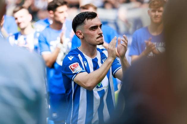Farewell Paul Nebel Karlsruher SC, 26 , positive emotions GER, Karlsruher SC KSC vs Hannover 96 H96 , Football, Men, Men, 2 Bundesliga, 33 Matchday, Season 2023 2024, 12 05 2024 DFL DFB REGULATIONS PROHIBIT ANY USE OF PHOTOGRAPHS AS IMAGE SEQUENCES AND OR QUASI VIDEO GER, Karlsruher SC KSC vs Hannover 96 H96 , Football, Men, Men, 2 Bundesliga, 33 Matchday, Season 2023 2024, 12 05 2024 Karlsruhe Copyright: xEibnerxPressefoto OliverxSchmidtx EP_OST