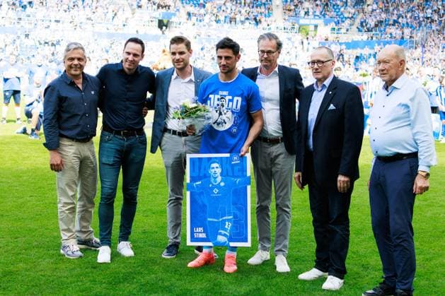 Farewell Lars Stindl Karlsruher SC, 13 , positive emotions GER, Karlsruher SC KSC vs Hannover 96 H96 , Football, Men, Men, 2 Bundesliga, 33 Matchday, Season 2023 2024, 12 05 2024 DFL DFB REGULATIONS PROHIBIT ANY USE OF PHOTOGRAPHS AS IMAGE SEQUENCES AND OR QUASI VIDEO GER, Karlsruher SC KSC vs Hannover 96 H96 , Football, Men, Men, 2 Bundesliga, 33 Matchday, Season 2023 2024, 12 05 2024 Karlsruhe Copyright: xEibnerxPressefoto OliverxSchmidtx EP_OST