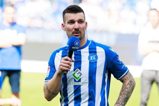 Farewell Jerome Gondorf Karlsruher SC, 08 , positive emotions GER, Karlsruher SC KSC vs Hannover 96 H96 , Football, Men, Men, 2 Bundesliga, 33 Matchday, Season 2023 2024, 12 05 2024 DFL DFB REGULATIONS PROHIBIT ANY USE OF PHOTOGRAPHS AS IMAGE SEQUENCES AND OR QUASI VIDEO GER, Karlsruher SC KSC vs Hannover 96 H96 , Football, Men, Men, 2 Bundesliga, 33 Matchday, Season 2023 2024, 12 05 2024 Karlsruhe Copyright: xEibnerxPressefoto OliverxSchmidtx EP_OST