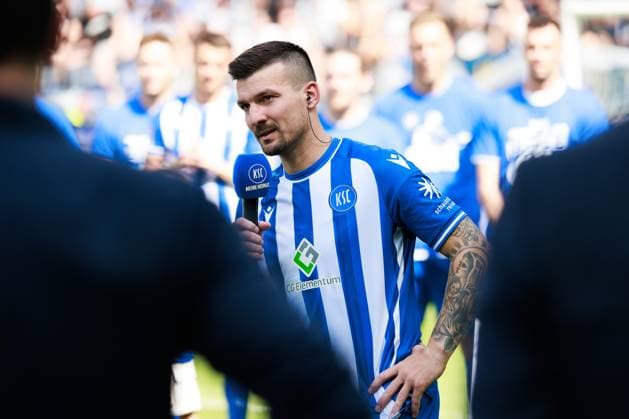 Farewell Jerome Gondorf Karlsruher SC, 08 , positive emotions GER, Karlsruher SC KSC vs Hannover 96 H96 , Football, Men, Men, 2 Bundesliga, 33 Matchday, Season 2023 2024, 12 05 2024 DFL DFB REGULATIONS PROHIBIT ANY USE OF PHOTOGRAPHS AS IMAGE SEQUENCES AND OR QUASI VIDEO GER, Karlsruher SC KSC vs Hannover 96 H96 , Football, Men, Men, 2 Bundesliga, 33 Matchday, Season 2023 2024, 12 05 2024 Karlsruhe Copyright: xEibnerxPressefoto OliverxSchmidtx EP_OST