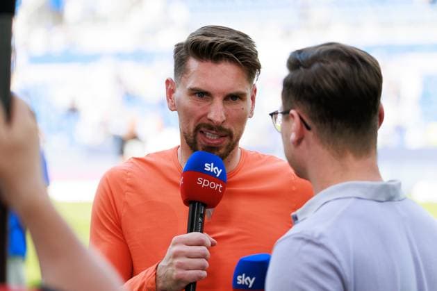 Ron Robert Zieler Hannover 96, 01 at the interview GER, Karlsruher SC KSC vs Hannover 96 H96 , Football, Men, Men, 2 Bundesliga, 33 Matchday, Season 2023 2024, 12 05 2024 DFL DFB REGULATIONS PROHIBIT ANY USE OF PHOTOGRAPHS AS IMAGE SEQUENCES AND OR QUASI VIDEO GER, Karlsruher SC KSC vs Hannover 96 H96 , Football, Men, Men, 2 Bundesliga, 33 Matchday, Season 2023 2024, 12 05 2024 Karlsruhe Copyright: xEibnerxPressefoto OliverxSchmidtx EP_OST