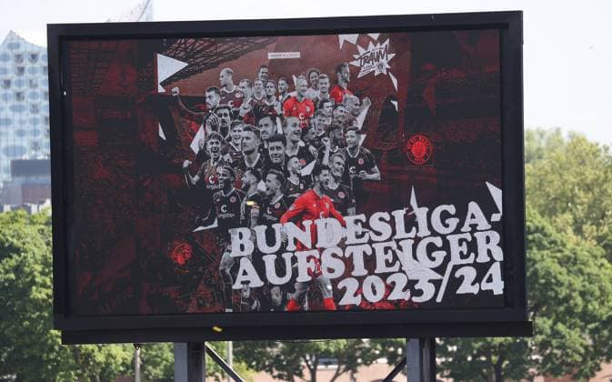 Aufstiegs Anzeigentafel Fussball, 2.Liga, Saison 2023-2024, Herren, FC St.Pauli gegen VfL Osnabrueck, 3-1, St Pauli steigt mit dem Sieg in die 1. Liga auf DFL REGULATIONS PROHIBIT ANY USE OF PHOTOGRAPHS AS IMAGE SEQUENCES AND OR QUASI-VIDEO. *** Promotion Scoreboard Football, 2 Liga, Season 2023 2024, Men, FC St Pauli vs VfL Osnabrueck, 3 1, St Pauli promoted to 1 Liga with victory DFL REGULATIONS PROHIBIT ANY USE OF PHOTOGRAPHS AS IMAGE SEQUENCES AND OR QUASI VIDEO