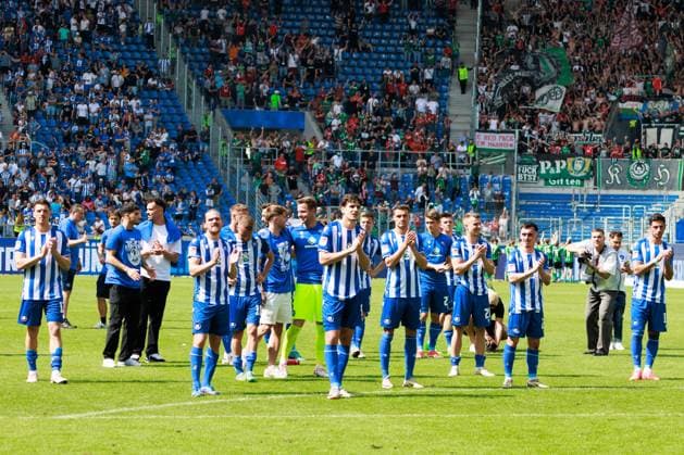 The Karlsruhe players thank the fans, positive emotions GER, Karlsruher SC KSC vs Hannover 96 H96 , Football, Men, Men, 2 Bundesliga, Matchday 33, Season 2023 2024, 12 05 2024 DFL DFB REGULATES PROHIBIT ANY USE OF PHOTOGRAPHS AS IMAGE SEQUENCES AND OR QUASI VIDEO GER, Karlsruher SC KSC vs Hannover 96 H96 , Football, Men, Men, 2 Bundesliga, 33 Matchday, Season 2023 2024, 12 05 2024 Karlsruhe Copyright: xEibnerxPressefoto OliverxSchmidtx EP_OST