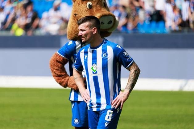 Jerome Gondorf Karlsruher SC, 08 GER, Karlsruher SC KSC vs Hannover 96 H96 , Soccer, Men, Men, 2 Bundesliga, 33 Matchday, Season 2023 2024, 12 05 2024 DFL DFB REGULATIONS PROHIBIT ANY USE OF PHOTOGRAPHS AS IMAGE SEQUENCES AND OR QUASI VIDEO GER, Karlsruher SC KSC vs Hannover 96 H96 , Football, Men, Men, 2 Bundesliga, 33 Matchday, Season 2023 2024, 12 05 2024 Karlsruhe Copyright: xEibnerxPressefoto OliverxSchmidtx EP_OST