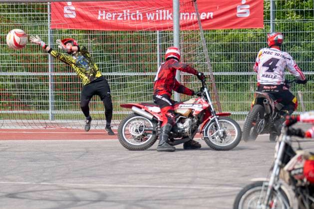 Halle, Germany 13 April 2024 Motoball Bundesliga Nord 2023 2024 1 MBC 70 90 Halle Neustadt vs MSC Jarmen v li Goalkeeper John Renner Jarmen Motoball Stadium Saxony Anhalt Copyright: xFotostandx xBallaschx