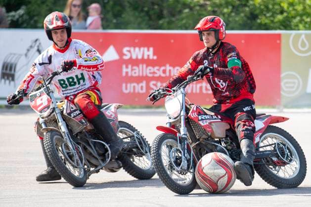 Halle, Germany 13 April 2024 Motoball Bundesliga Nord 2023 2024 1 MBC 70 90 Halle Neustadt vs MSC Jarmen v li Benjamin Walther Halle and Til Schumann Jarmen Motoball Stadion Sachsen Anhalt Copyright: xFotostandx xBallaschx
