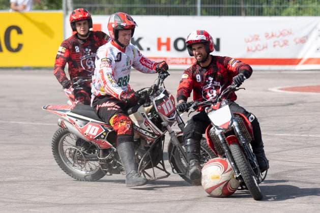Halle, Germany 13 April 2024 Motoball Bundesliga Nord 2023 2024 1 MBC 70 90 Halle Neustadt vs MSC Jarmen f left in duel Enroco Wochatz Halle and Miguel Gomez Jarmen Motoball Stadium Saxony Anhalt Copyright: xFotostandx xBallaschx